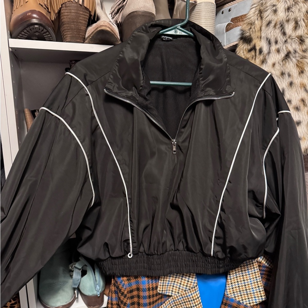 CROPPED WINDBREAKER